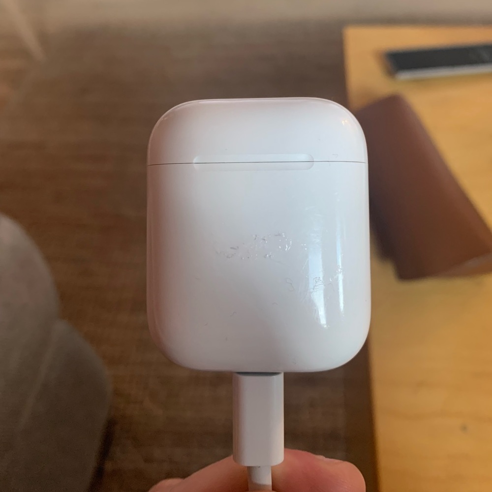 Apple AirPods Case + 1 AirPod